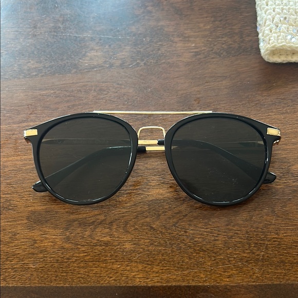 Accessories - Trendy Black and Gold Sunglasses